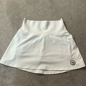 White Vuori tennis skirt worn once size XS